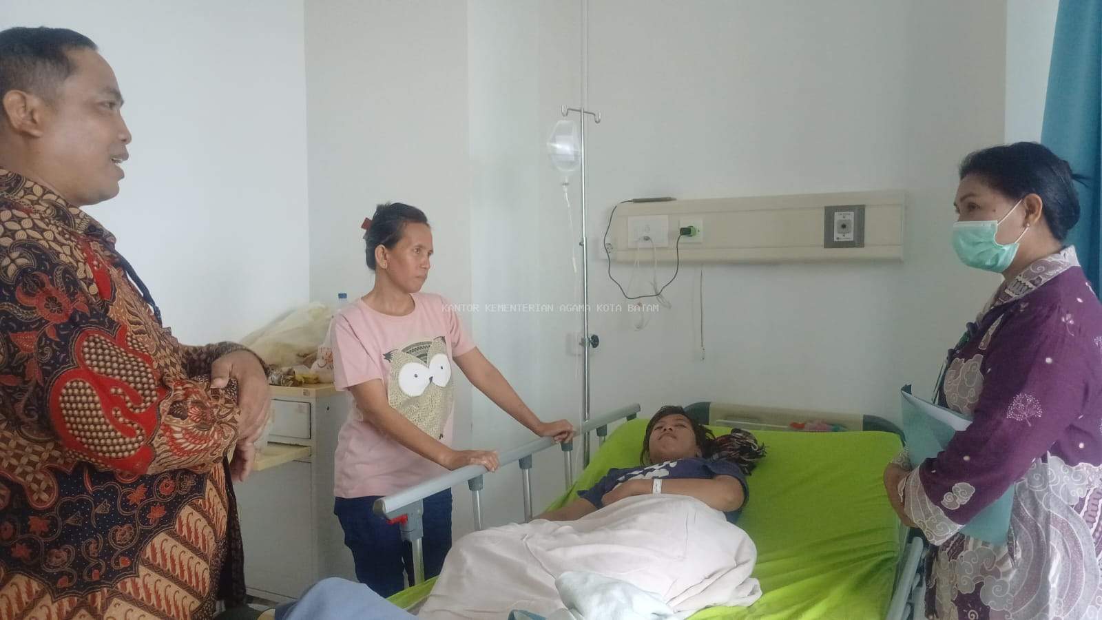 Sentuhan Kasih Kemenag Batam: Nyalakan Lentera Harapan di Ruang Rawat RSUD Embung Fatimah