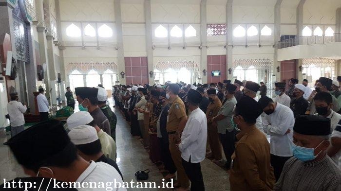 Masjid Agung Batam Kehilangan Sosok Imam Baik dan Mengayomi