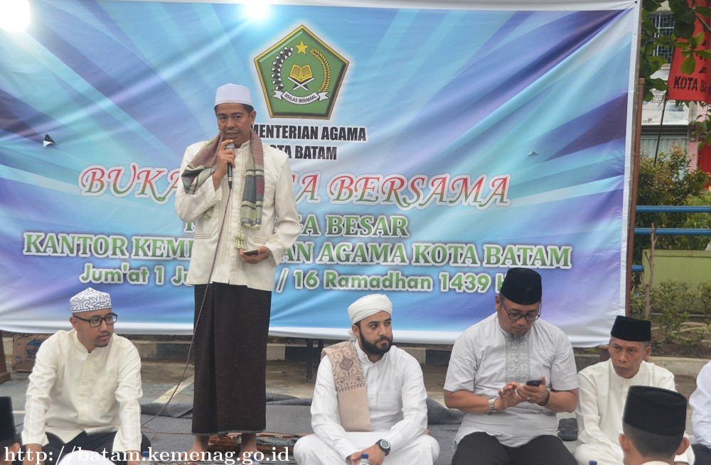 Kemenag Batam Buka Puasa Bersama Tokoh Agama dan Pemberian Santunan Kepada Anak Yatim