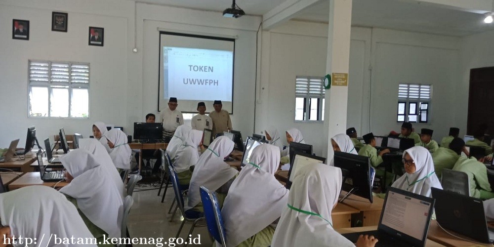 Pondok Pesantren Salafiah Wustha Kota Batam Laksanakan UNBK Serentak