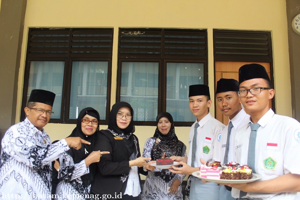 Guru : Sang Pahlawan Aksara Tanpa Tanda Jasa