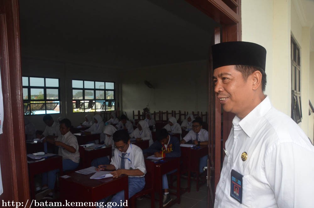 Kakankemenag Batam Monitoring USBN di MAN Batam