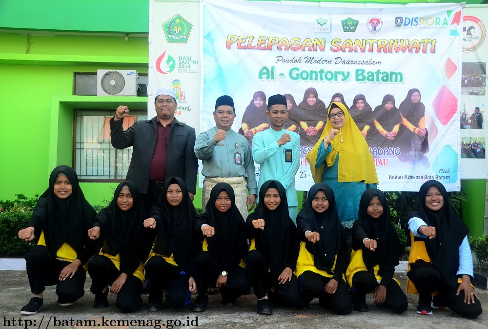 Kemenag Batam Melepas Santriwati Ponpes Modrn Daarussalam Al Gontory Batam
