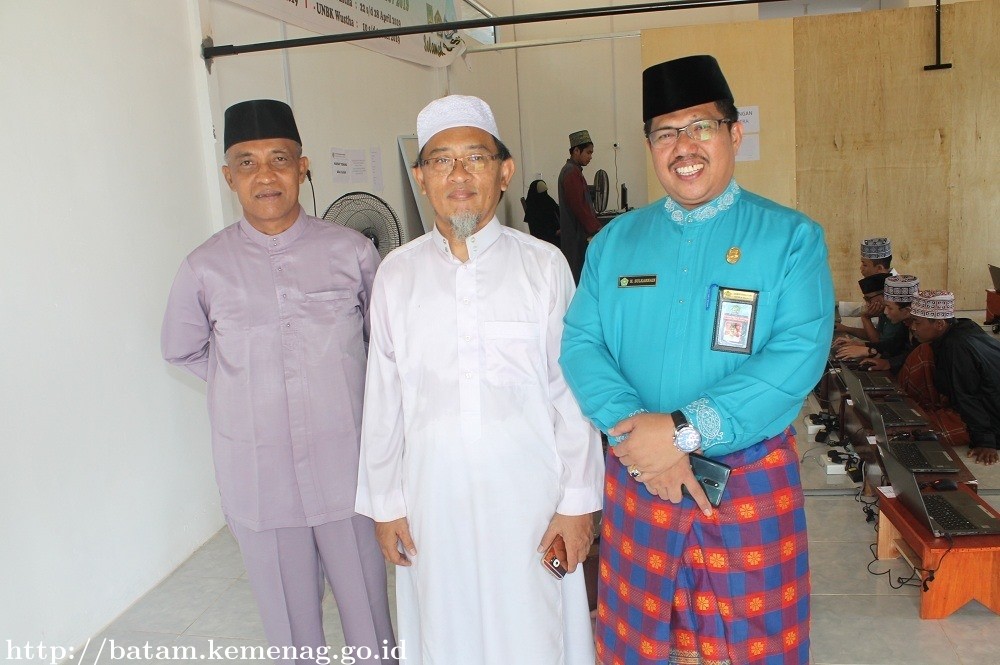 Kakankemenag Batam Tinjau Pelaksanaan UNBK PPS Tingkat Wustha
