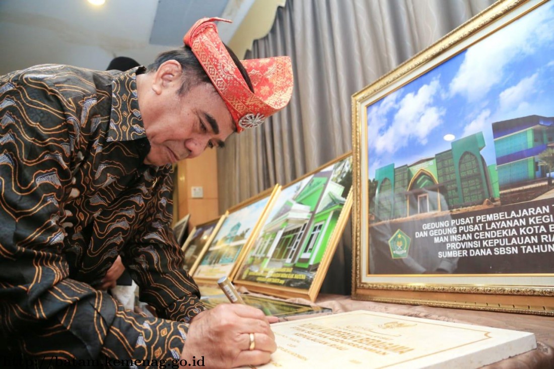 Di Batam, Menag Resmikan Gedung dari Pembiayaan SBSN, Bantuan PUPR dan Rumah Moderasi