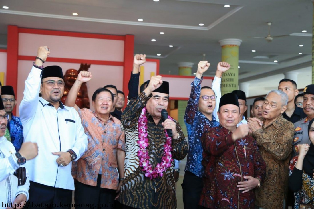 Kunjungi Vihara Duta Maitreya, Menag Gelorakan Dunia Satu Keluarga