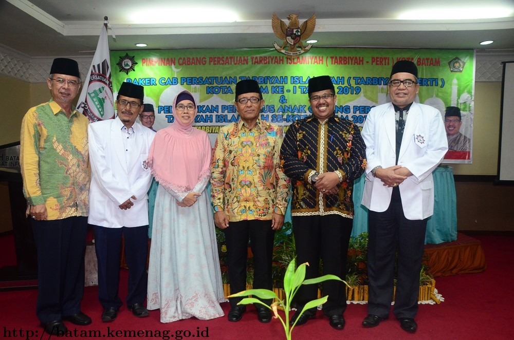 Zulkarnain Umar Tutup Raker Cab ke 1 Persatuan Tarbiyah Islamiyah Kota Batam