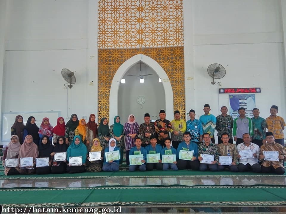 4 Siswa MAN IC Batam Peroleh Nilai Sempurna Ujian Nasional