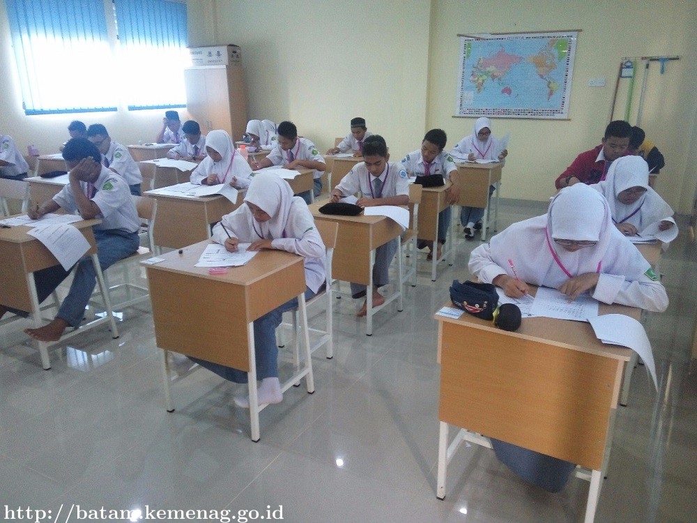 Man IC Batam Gelar Ujian Tengah Semester