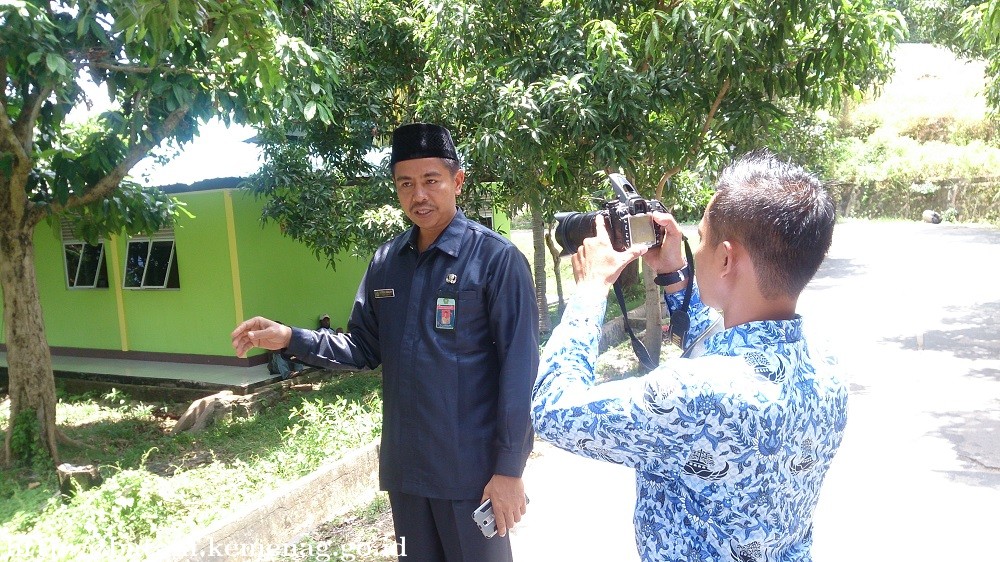 Usai Dampingi Kasahli Kasad TNI, Erizal Bersilaturrahmi Ke Madrasah dan KUA Belakang Padang