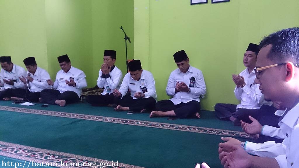 Usai Apel Pagi, Kemenag Batam Gelar Yasinan, Tahtim, Tahlil dan Doa