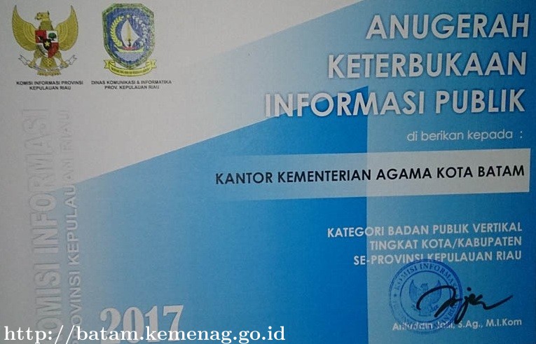 Kemenag Batam Terima Anugerah Keterbukaan Informasi Publik Tahun 2017