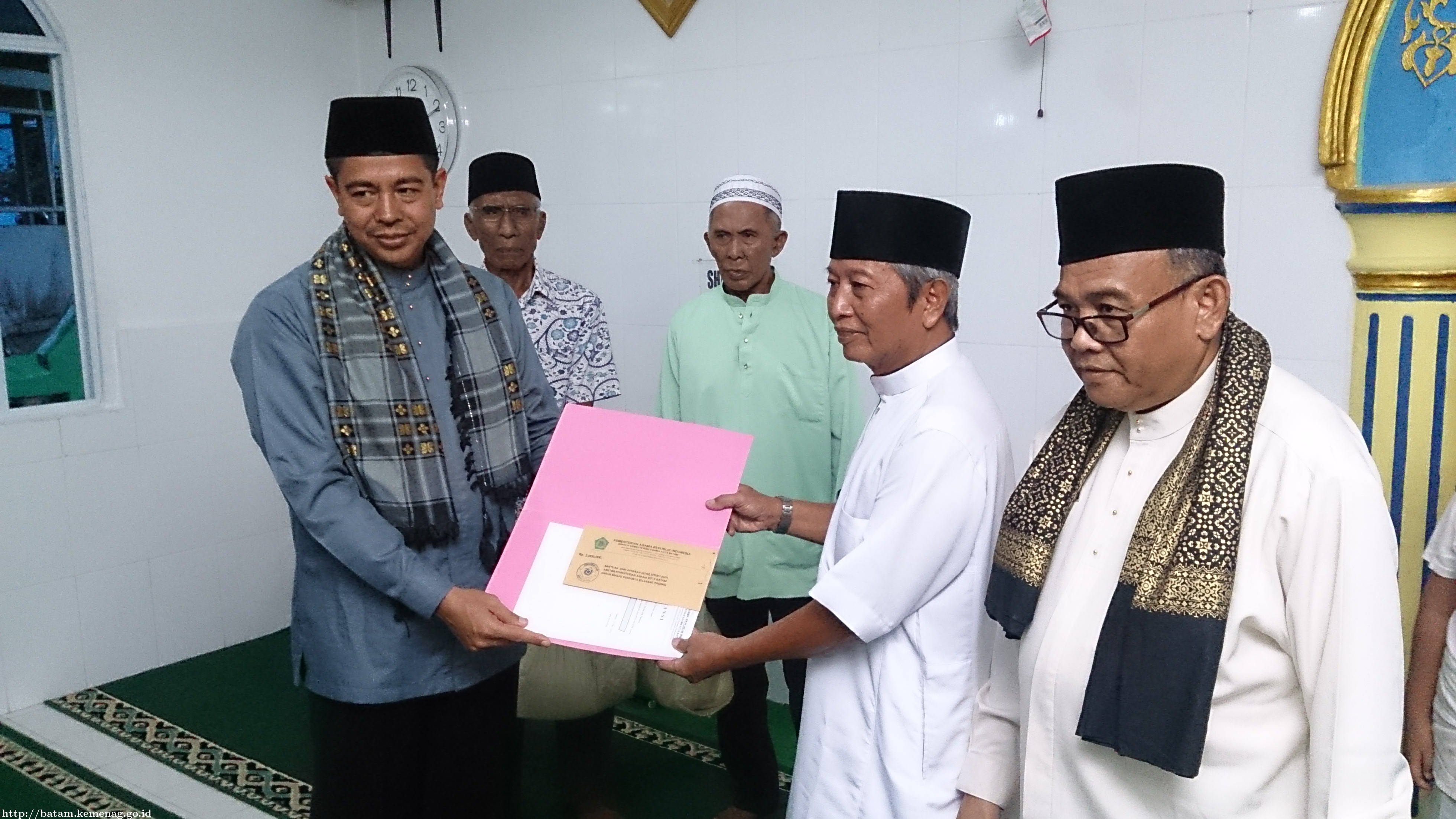 Safari Ke Belakang Padang Kemenag Bagi Sumbangan Dan Paket Sembako