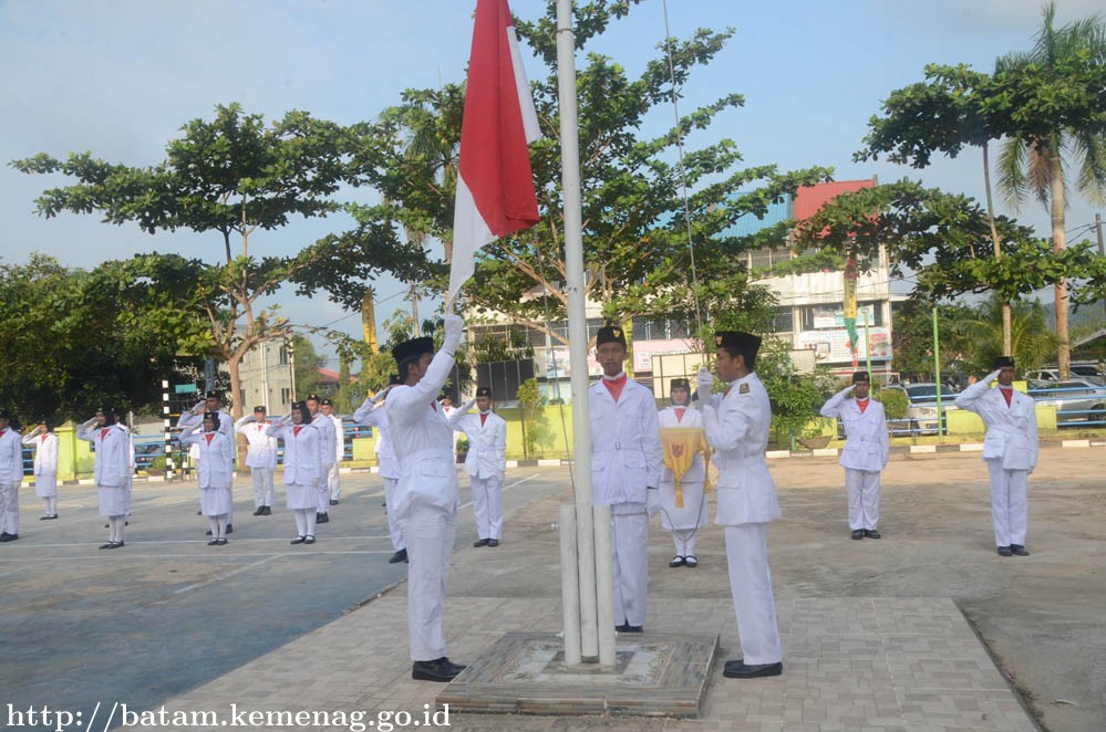 Paskibra Gabungan Tampil Memukau