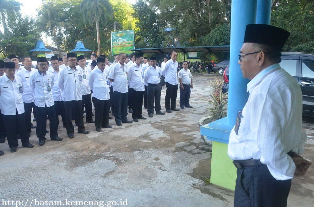 PLT Kemenag Kota Batam Pimpin Apel Di Hari Kedua Kerja