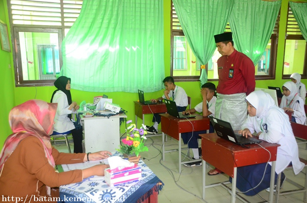 Kakankemenag Batam Monev UNBK di MTs Negeri 1 Bengkong