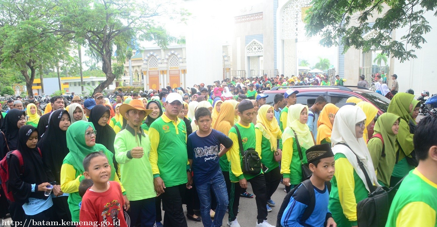 Ribuan Orang Ramaikan Jalan Sehat Kerukunan
