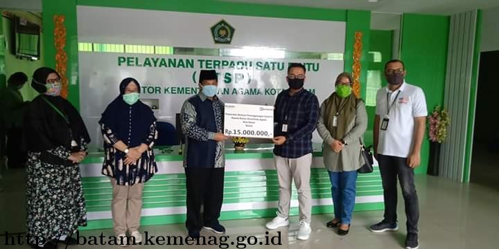 Bantu Masyarakat Terdampak Covid 19, Bank BRI Cabang Batam Center Serahkan Paket Sembako Senilai Lima Belas Juta Rupiah