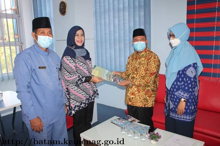Serahkan SK Pengesahan Kantor Cabang PPIU, Kakanwil Ingatkan 5 Pasti Umroh