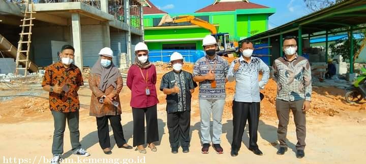 Tinjau Proyek SBSN Man IC Batam, Tim Reviu Irjen Kemenag RI Tekankan Pengawasan Lebih Diperketat