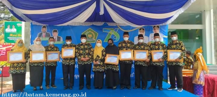 Tasyakuran HAB Kemenag ke 76 Tingkat Provinsi Kepri, Kemenag Batam Terima 3 Penghargaan