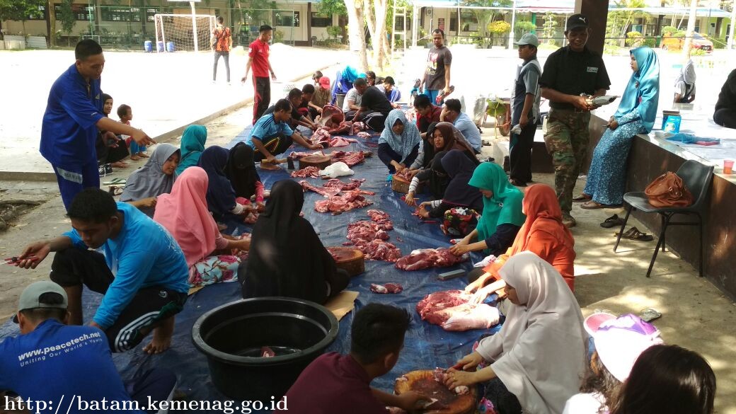 MAN Batam Berkurban Dua Ekor Sapi