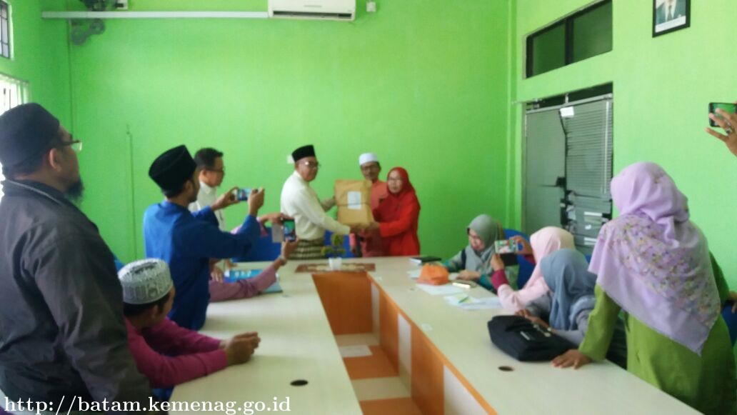 Kemenag Batam Serahkan Materi Soal USBN MA