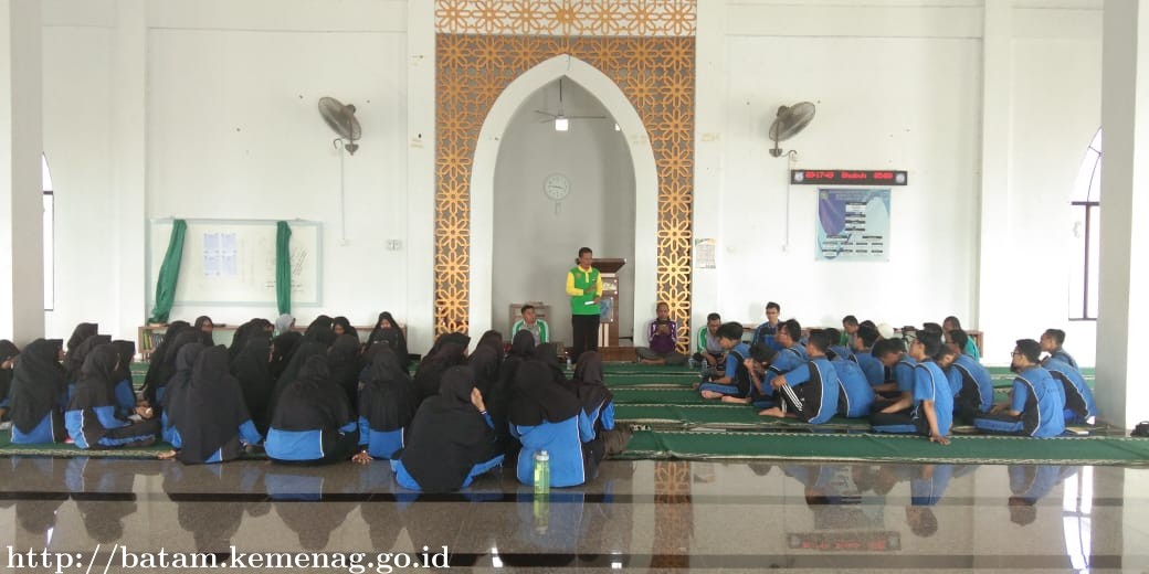 Kasi Penmad Beri Pembinaan di MAN IC Batam