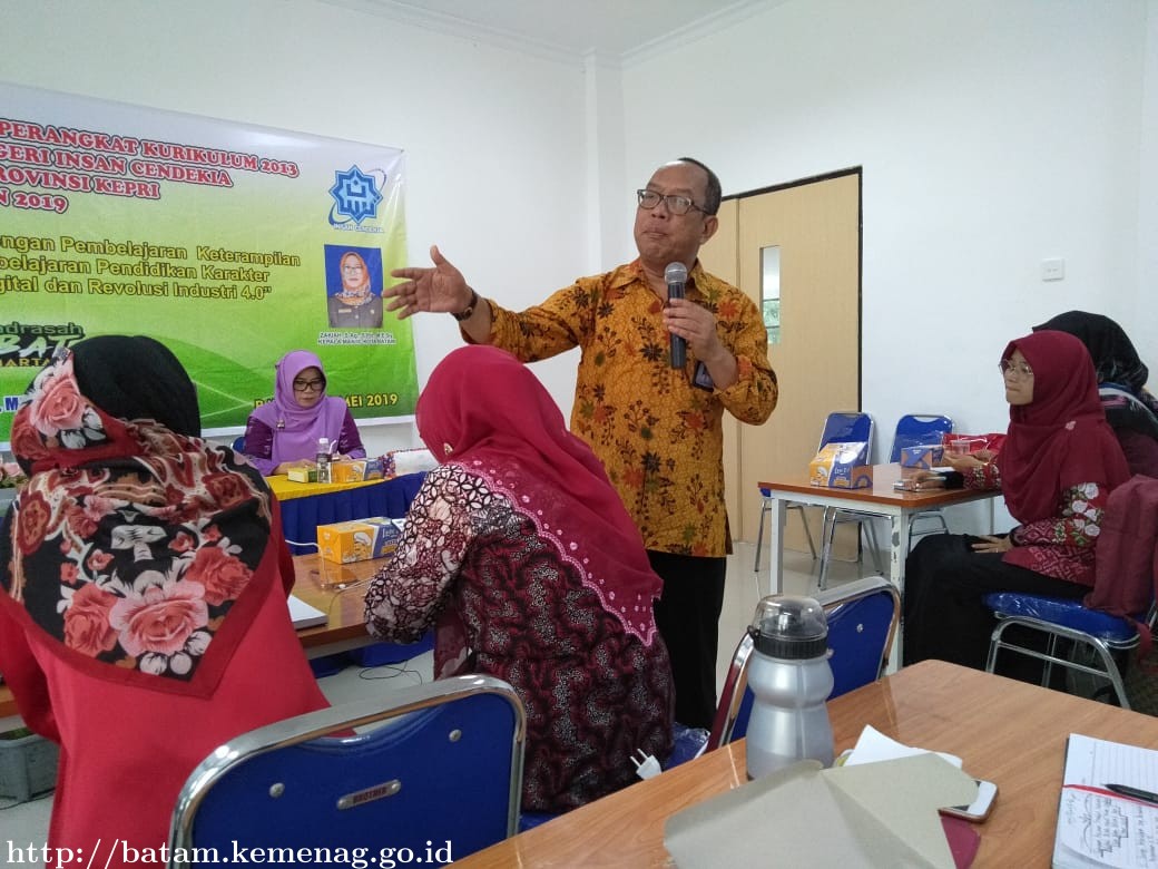 Direktur KSKK Kemenag RI Buka Kegiatan Pendampingan Penyusunan Perangkat Kurikulum 2013 Di MAN IC Batam