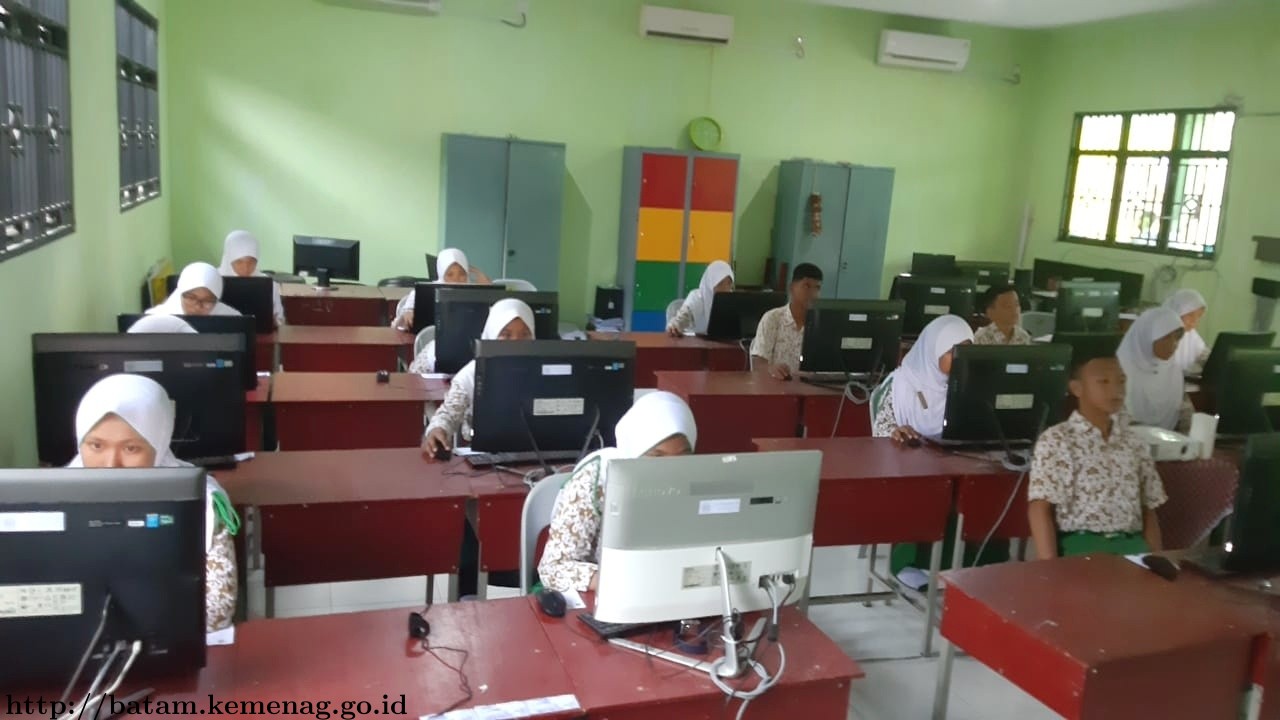 MTsN 1 Batam Terapkan Ulangan Harian Secara Digital