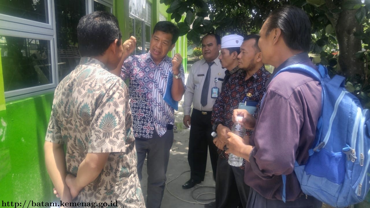 Kasi Penmad Kemenag Tinjau Pembangunan Asrama Siswa MTsN 1 Batam