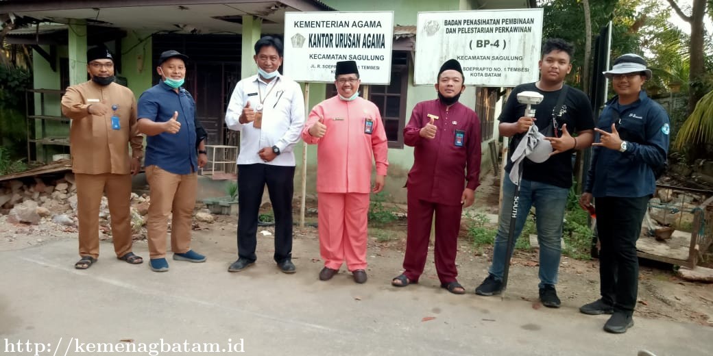 Kakankemenag Batam Tinjau Pengukuran Lahan KUA Sagulung