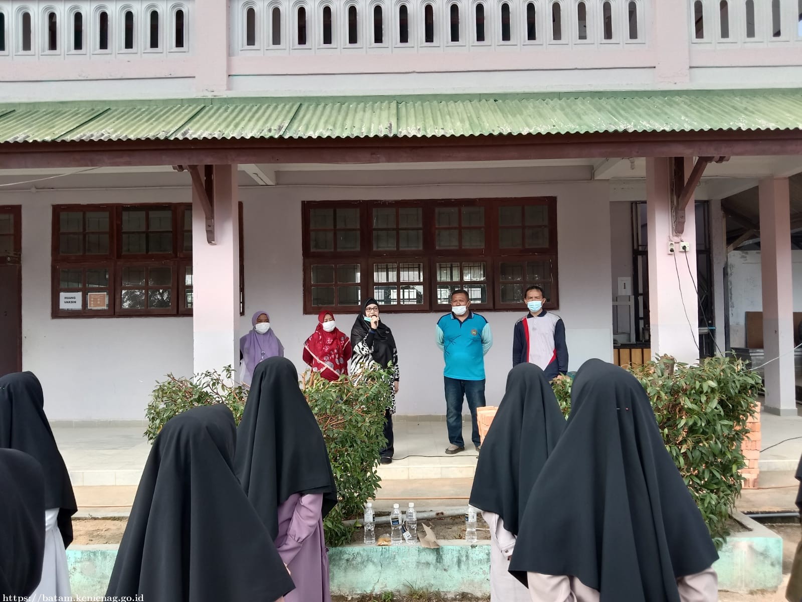 Kemenag Batam Hadiri Pelaksanakan Vaksinasi Dosis Pertama di MTs Darul Falah