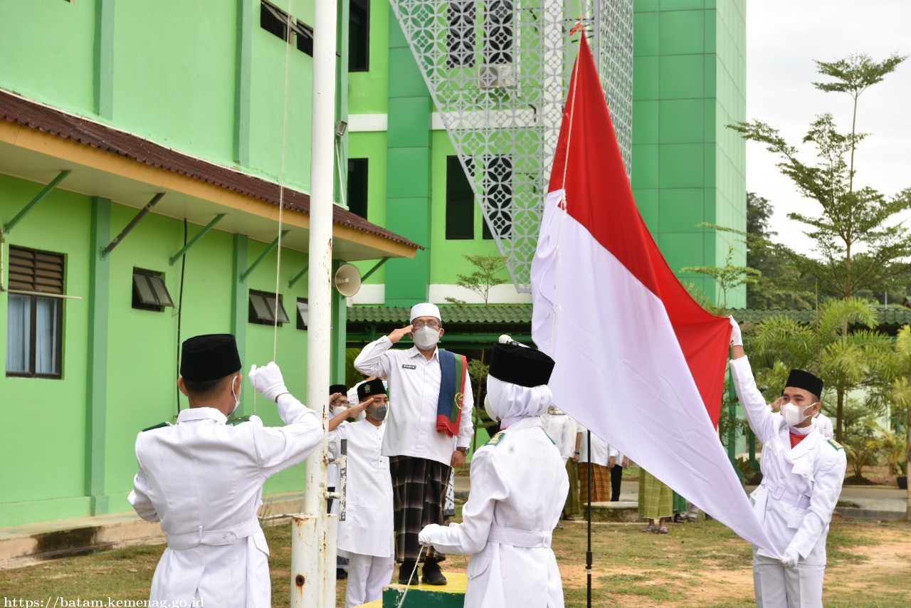 MAN IC Batam Gelar Upacara Hari Santri Nasional 2021