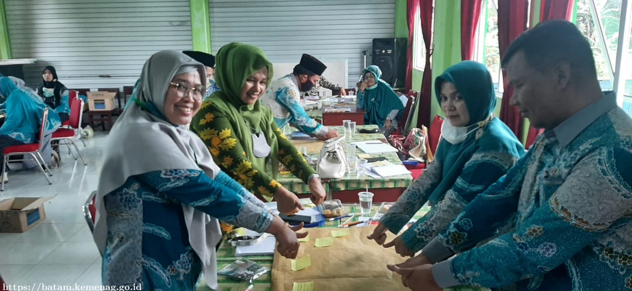KKG MIN 2 Batam Gelar Pengembangan Keprofesian Berkelanjutan Bidang Numerasi Pola IN ON IN