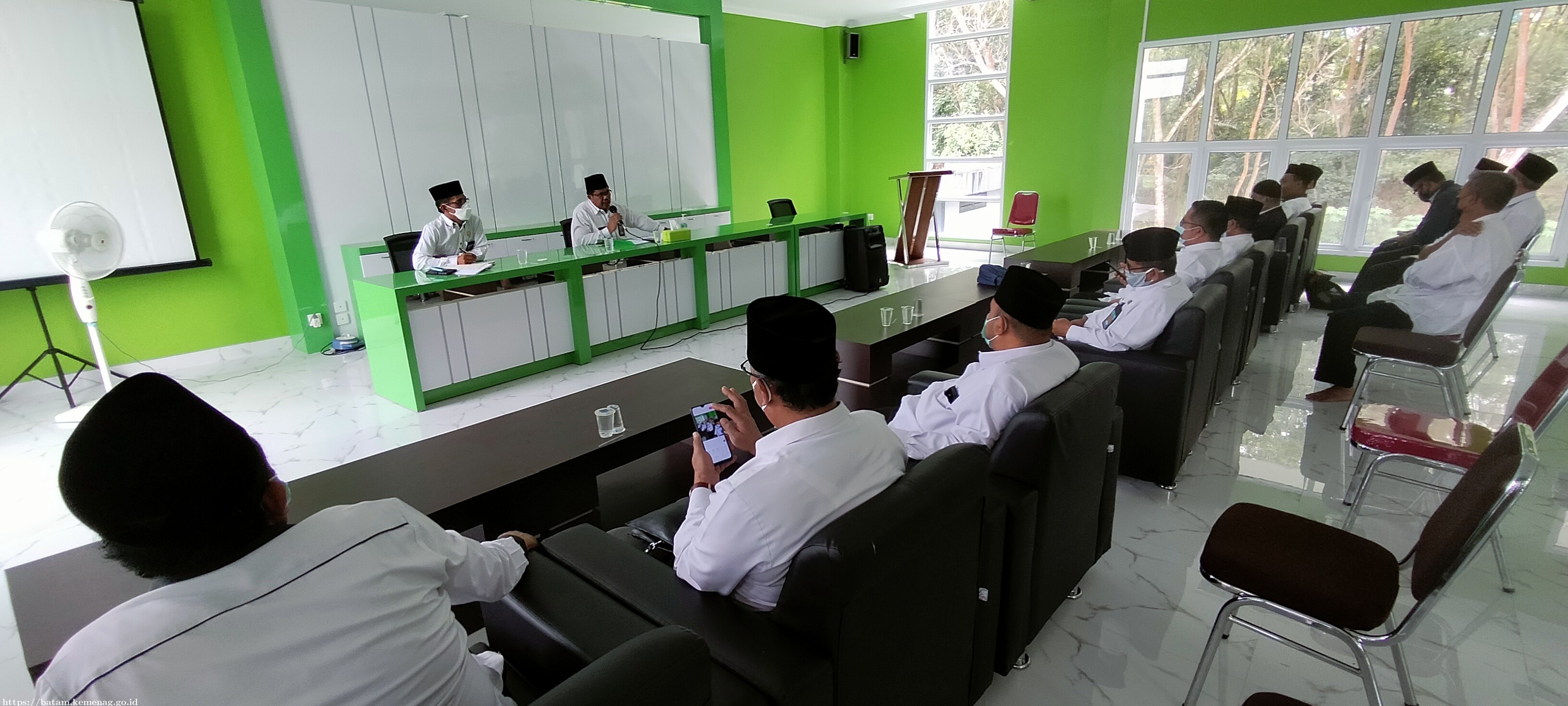 Bahas SE Menag, Kemenag Batam Gelar Rapat Internal