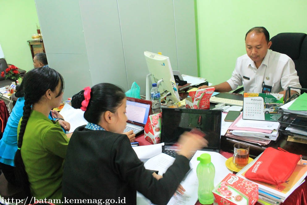 Guru Agama Budha Susun Master Soal USBN SD