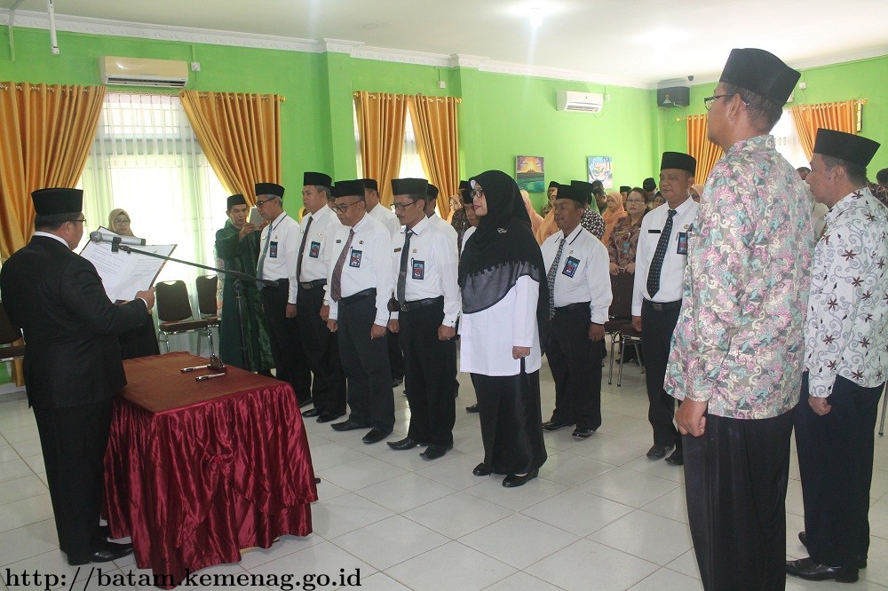Kakankemenag Lantik Pejabat di Lingkungan Kemenag Batam