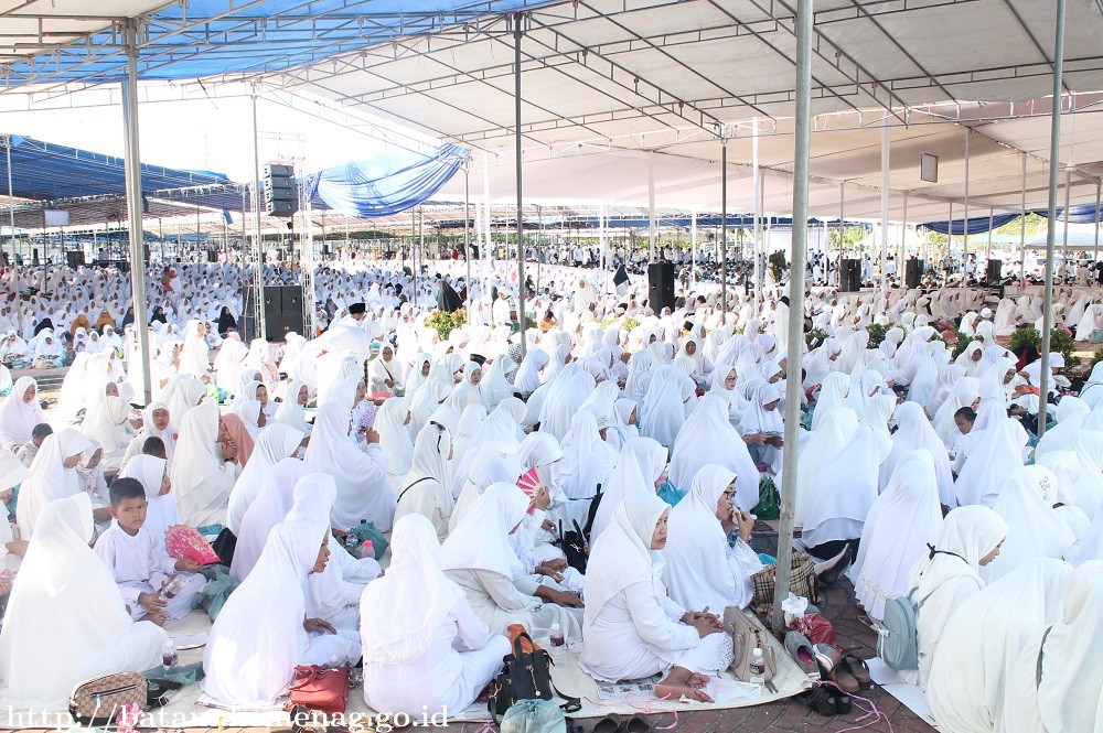 Puluhan Ribu Jamaah Al Khidmah Padati Alun-Alun Engku Putri Batam Center
