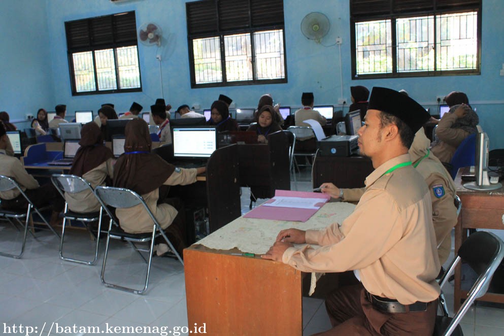 MTs Darul Falah Laksanakan UAMBN-BK Tiga Sesi