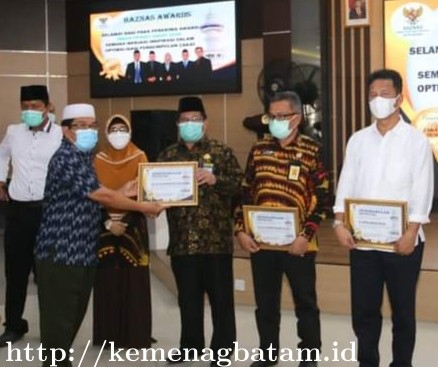 Kakankemenag Batam Terima Anugerah Insan Peduli Zakat Tahun 2020