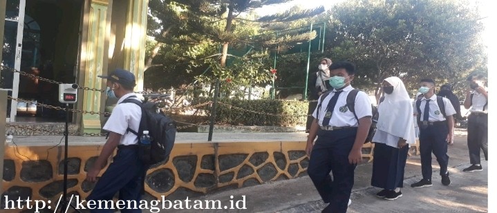PEMBELAJARAN TATAP MUKA (PTM) MTs USB FILIAL BATAM DI MASA PANDEMI COVID - 19