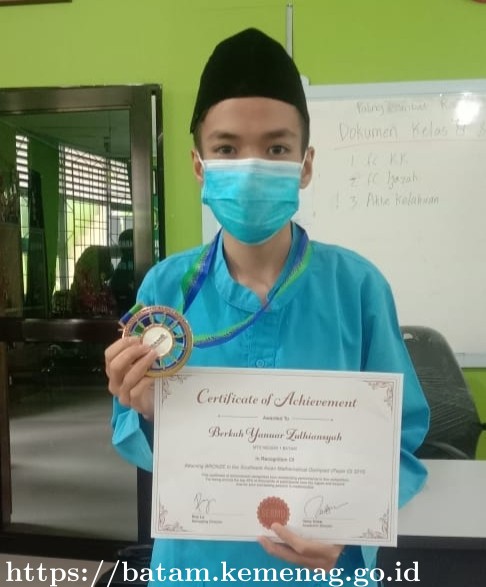 Siswa MTsN 1 Batam Raih Mendali Emas Olimpiade Numerasi dan Literasi