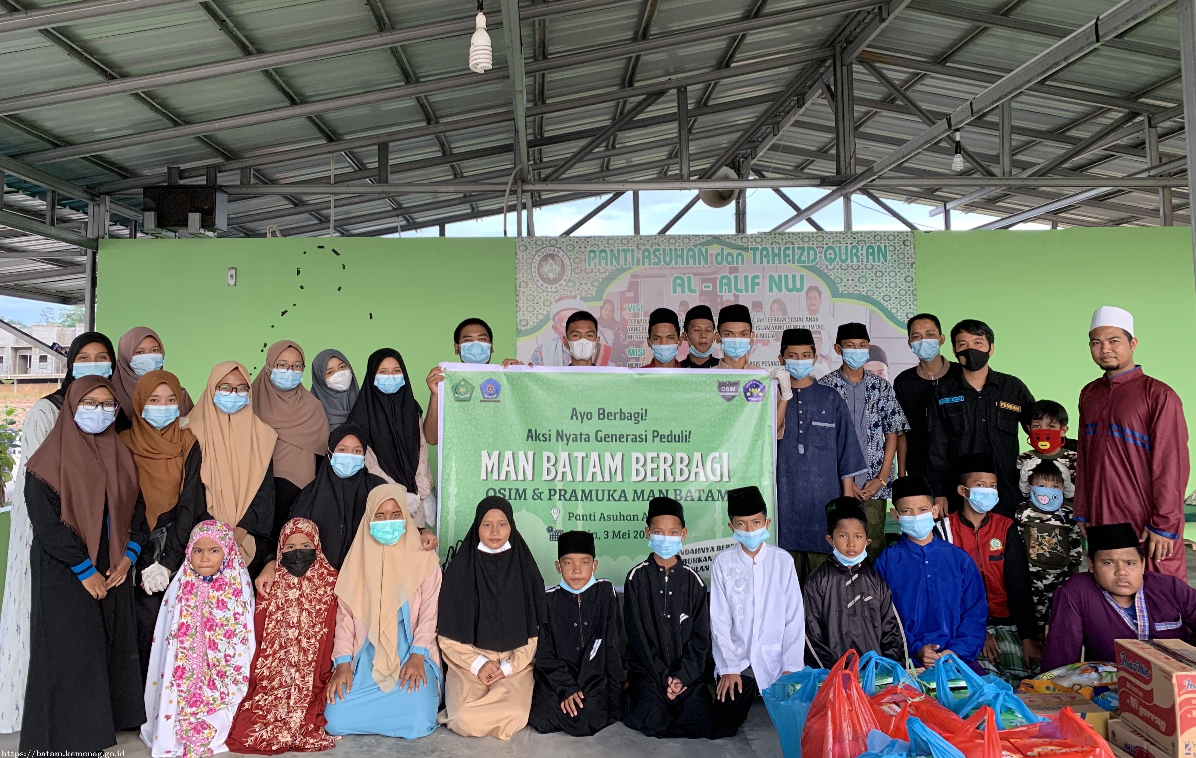 OSIM dan Pramuka MAN Batam Laksanakan Bantuan Sosial