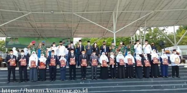 Momentum HAB Kemenag ke 76, Sebanyak 17 Pegawai ASN Kemenag Batam Terima Penganugerahan Satyalencana Karya Satya