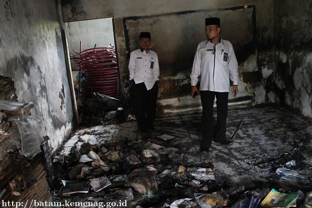 Si Jago Merah Hanguskan Gudang Buku dan Kasur Pondok