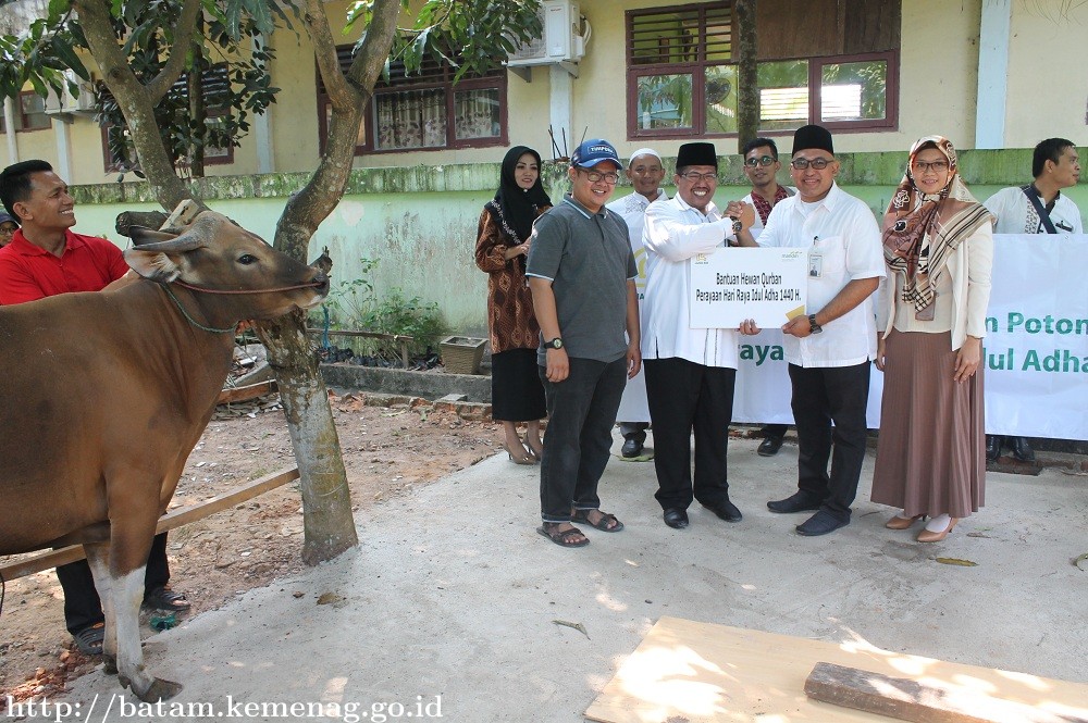 Laznas BSM Cabang Batam Center Serahkan Hewan Qurban Ke Kemenag Batam