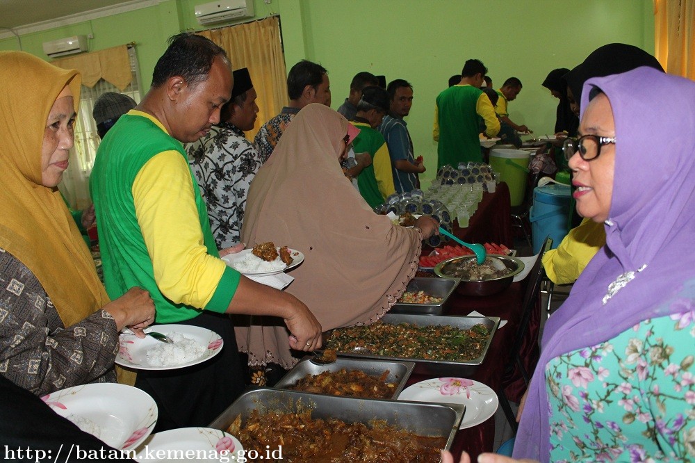 Moment Idul Adha Kemenag Batam Makan Siang Bersama