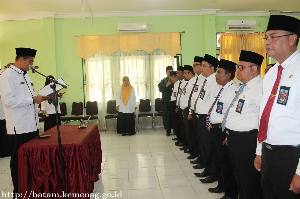 Kakankemeng Batam Lantik Dan Ambil Sumpah Jabatan Fungsional Penghulu