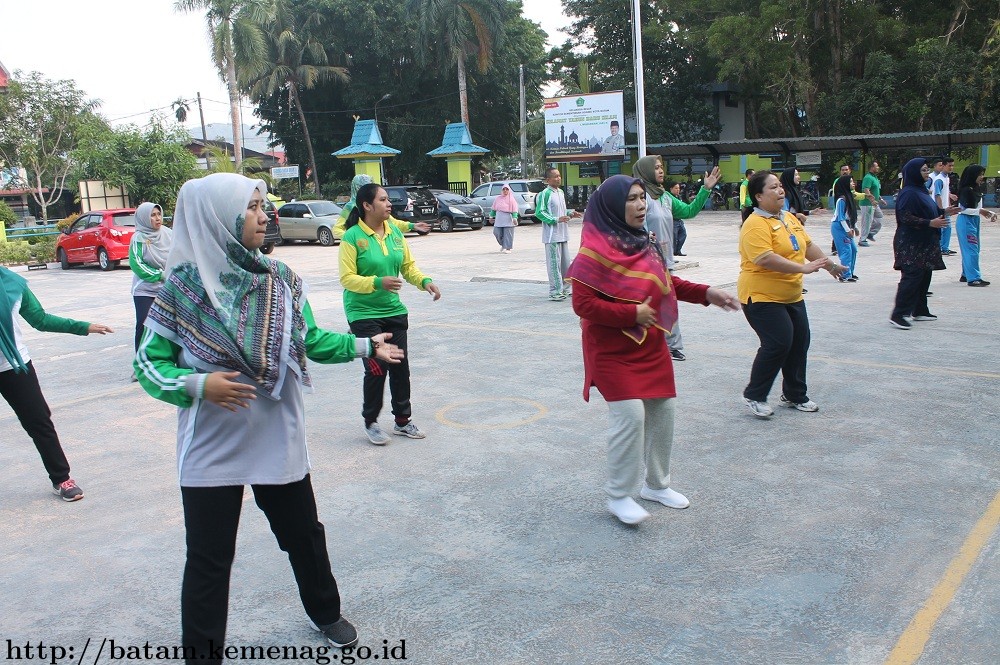 Jaga Keseimbangan Tubuh, Kemenag Gelar Olahraga